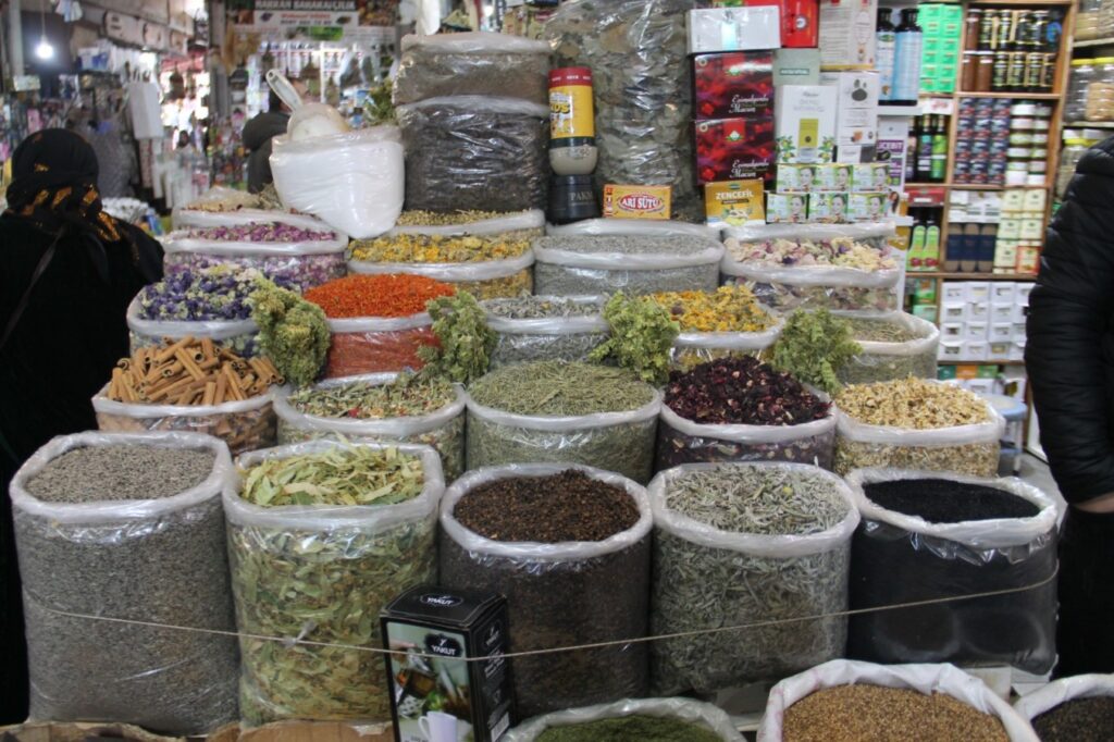 Şanlıurfa’da aktarlara kış aylarında ilgi artıyor