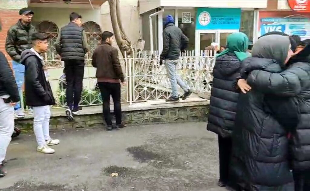 Haliliye’de 3’üncü kattan düşen genç yaralandı