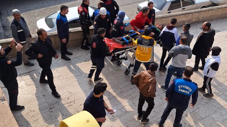 Şanlıurfa’da kanalizasyon çukuruna düşen çocuk kurtarıldı