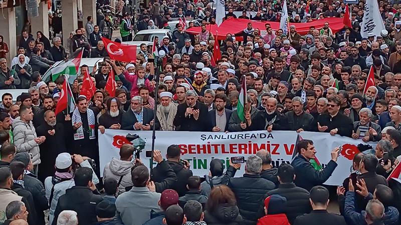 Şanlıurfa’da şehitler ve Gazze için yürüyüş düzenledi