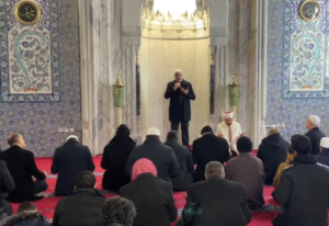 Şanlıurfa’da şehitler için sabah namazında dua