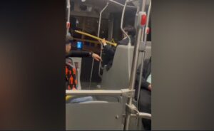 Şanlıurfa’da şehir içi otobüsünde mini konser