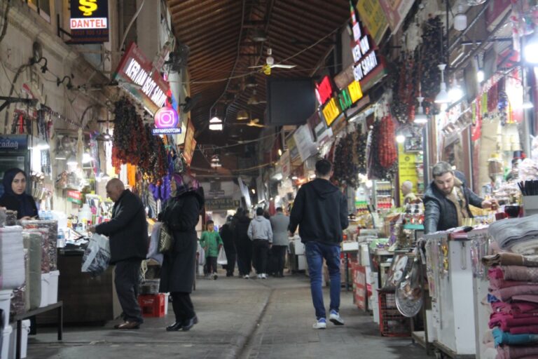 Şanlıurfa’nın tarihi çarşıları AVM’lere meydan okuyor