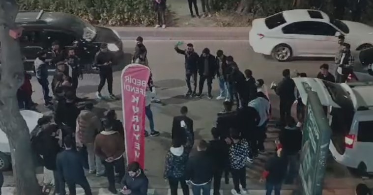 Şanlıurfa’da gençler yeni yıla halayla girdi