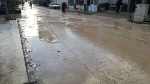 Suruç’ta yağmur sonrası sokaklar çamur deryasına döndü