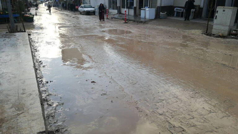 Suruç’ta yağmur sonrası sokaklar çamur deryasına döndü