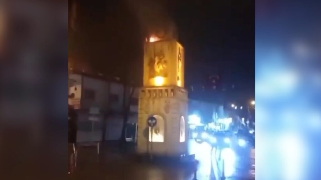 Viranşehir’de saat kulesinde yangın