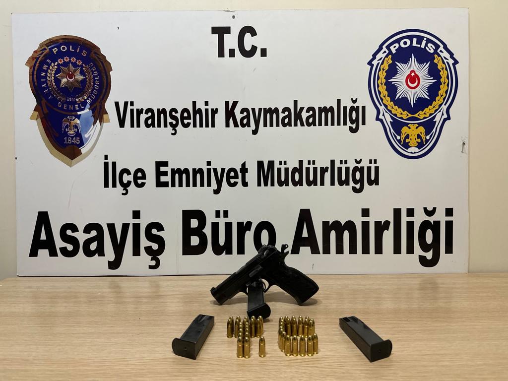 Viranşehir’de şok uygulama: 2 ruhsatsız tabanca ve uyuşturucu ele geçirildi