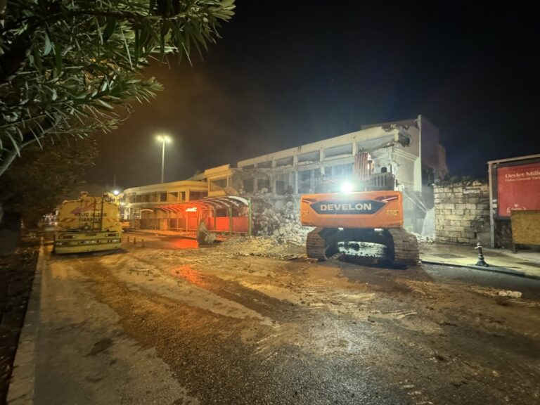 Şanlıurfa’da tarihi yapılar için yıkım başladı: Özdiker kuyumcular çarşısı tarihe karıştı