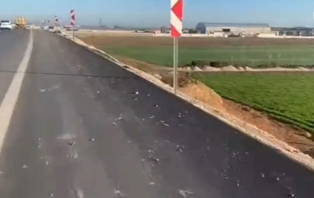 Şanlıurfa-Akçakale yolunda köprülü kavşak dehşet saçıyor: Sürücüler çaresiz!