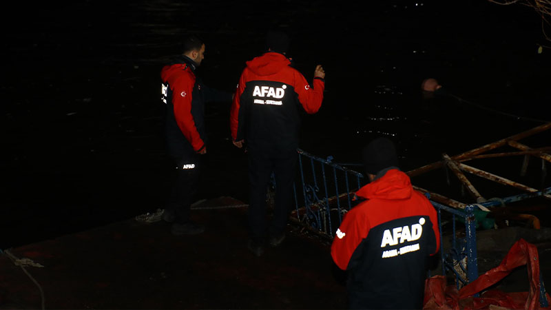 Siverek’te sel alarmı! Araç sel sularında kayboldu, 5 kişi kurtarıldı!