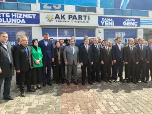 Bakan Yumaklı Şanlıurfa’da! AK Parti İl Başkanlığını ziyaret etti