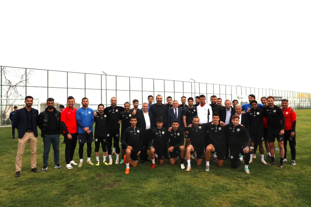 Zeynel Abidin Beyazgül Şanlıurfaspor’a moral ziyaretinde bulundu