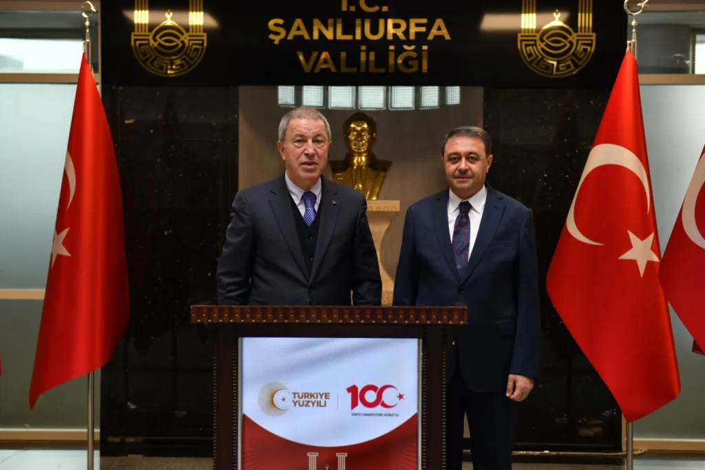 Eski Bakan Akar Şanlıurfa Valiliğini ziyaret etti