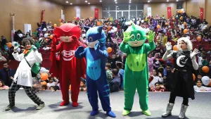 ‘Pijamaskeliler’ Karaköprü’de ramazan şenliklerine renk kattı