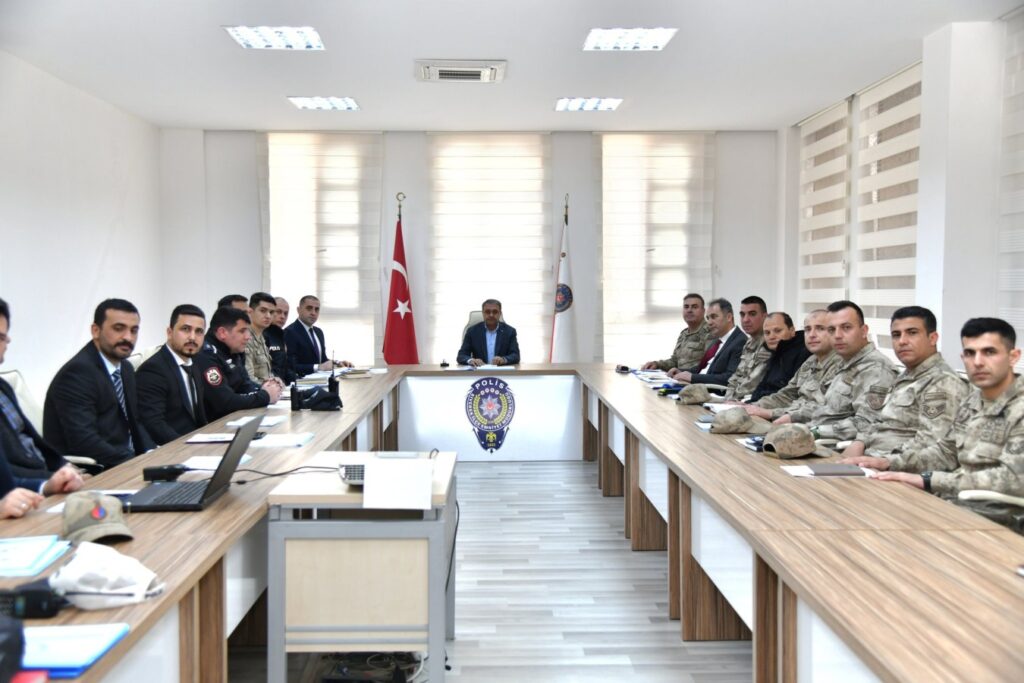 Şanlıurfa Valisi Şıldak başkanlık etti! Siverek’te güvenlik toplantısı düzenledi