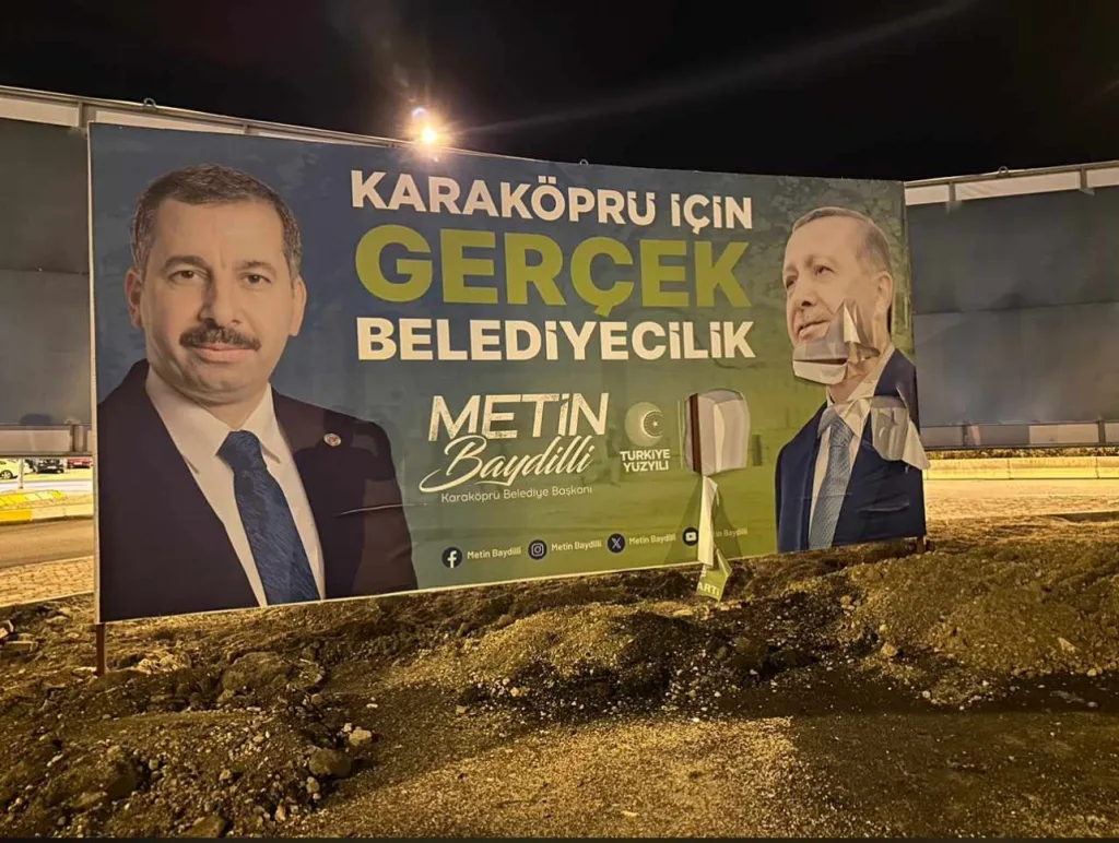AK Parti Karaköprü Belediye Başkan Adayı Metin Baydilli’nin seçim pankartlarına saldırı