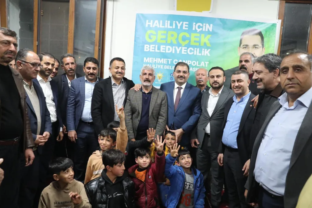 Demirkan’dan Miting gibi ev toplantısı