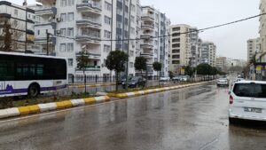 Şanlıurfa’da beklenen sağanak yağmur etkili olmaya başladı