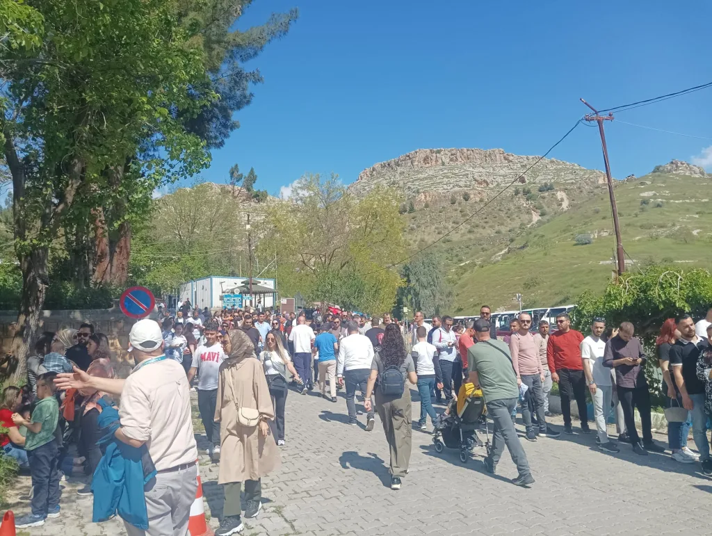 Halfeti’de Bayram yoğunluğu: Turistler tarihi ve doğal güzelliklere akın etti!