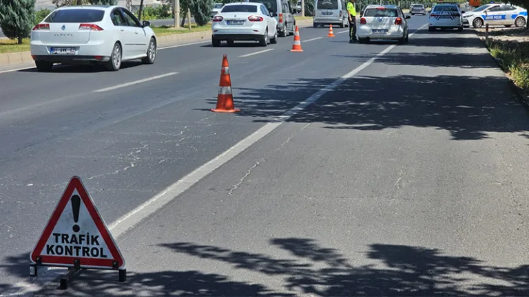 Şanlıurfa’da bayram trafiğinde 237 araç kontrol edildi!