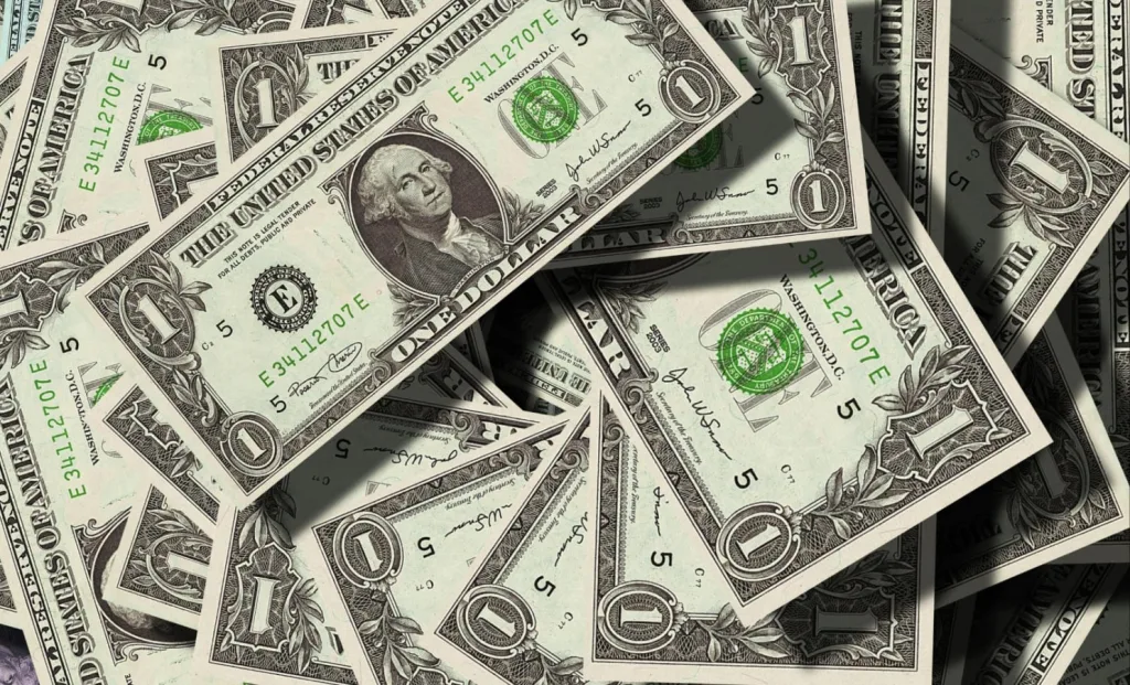 Döviz kurları haftanın ilk gününde kaç TL’den işlem gördü?