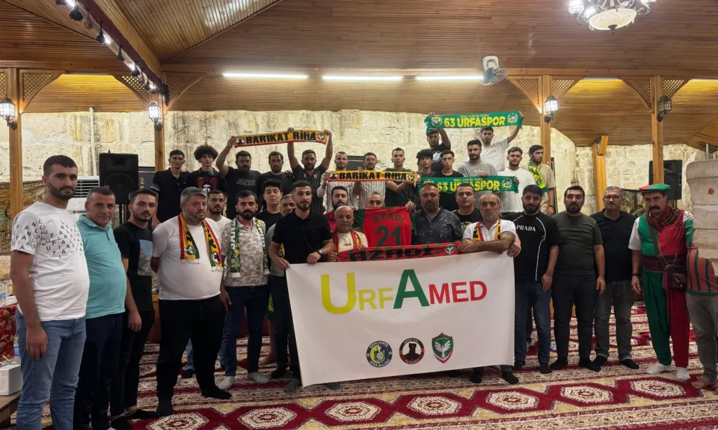 Şanlıurfaspor ve Amedspor taraftarları Şanlıurfa’da bir araya geldi
