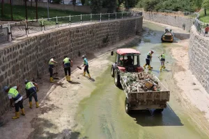 Şanlıurfa’daki taşkın derelerinde kapsamlı temizlik çalışmaları başladı