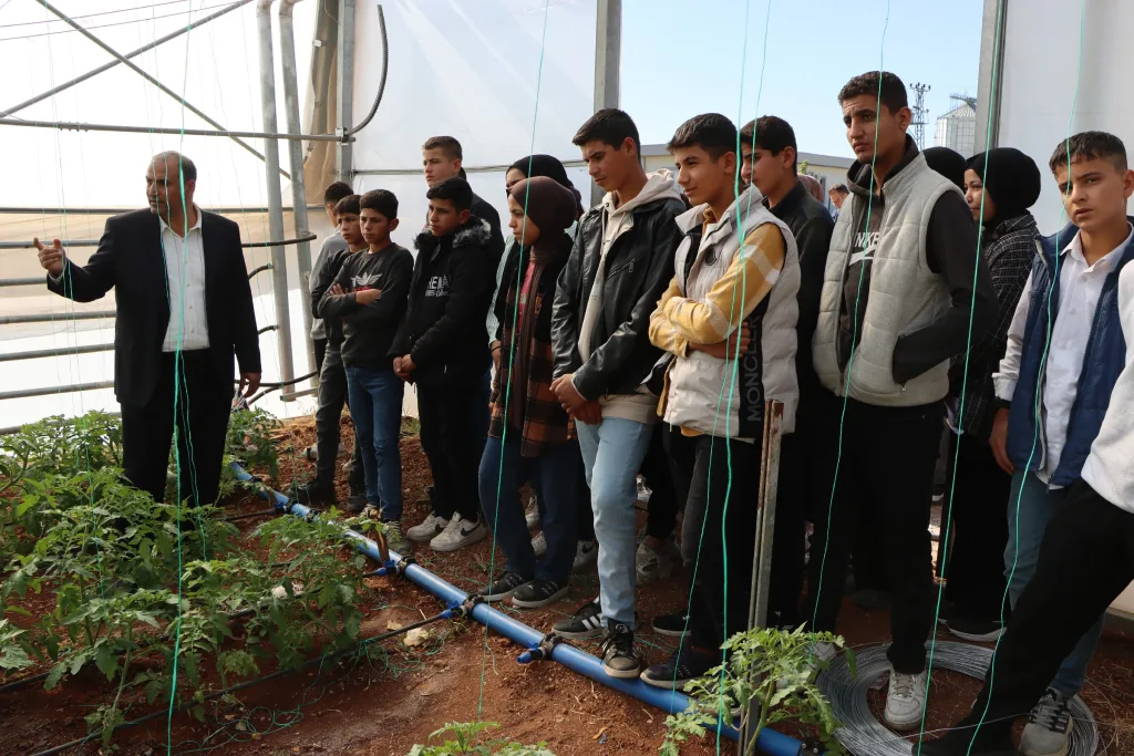 Şanlıurfa’da öğrenciler seracılığı uygulamada öğreniyor!