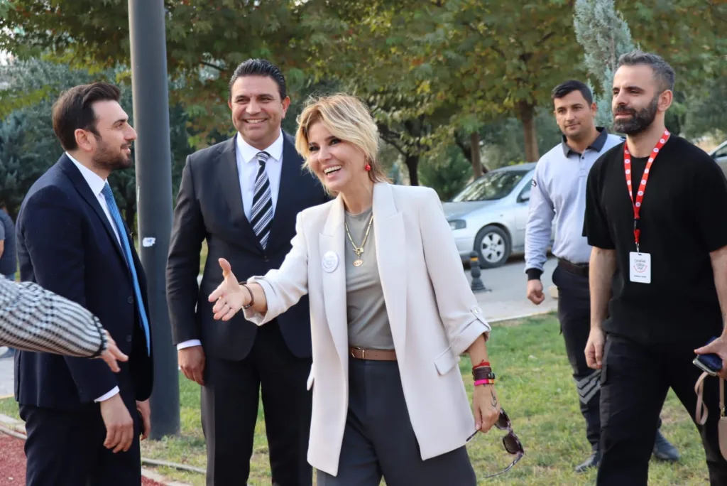 Gülben Ergen, Şanlıurfa’da Anaokulu açtı, Göbeklitepe’yi ziyaret etti