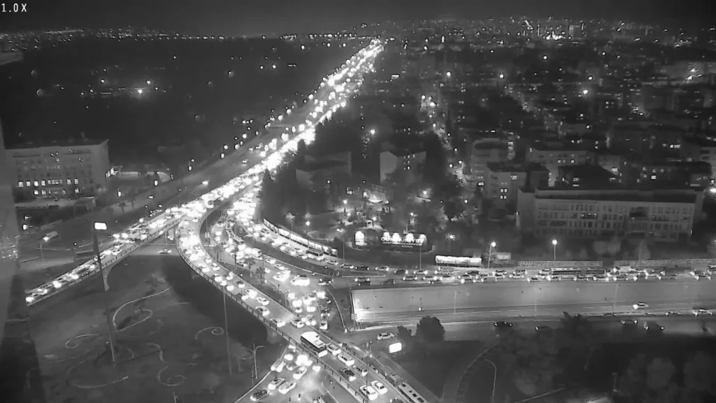 Şanlıurfa Abide Kavşağı’nda kaza: trafik kilitlendi!