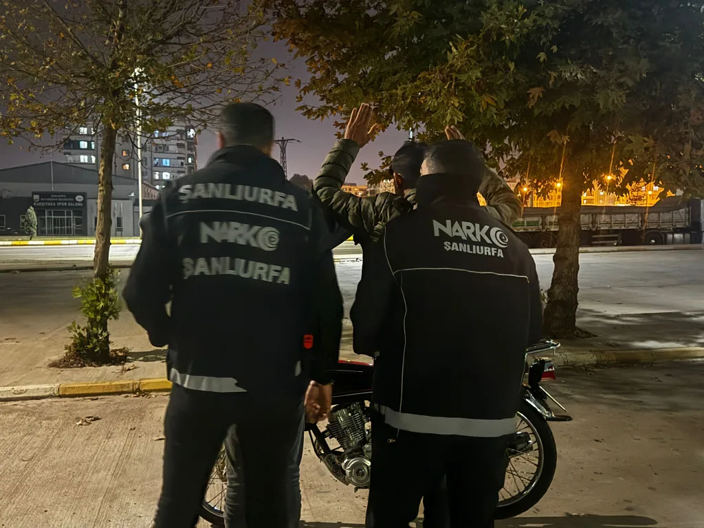 Şanlıurfa’da narkotik operasyonu: 8 kişi tutuklandı, 20 kişi gözaltında!
