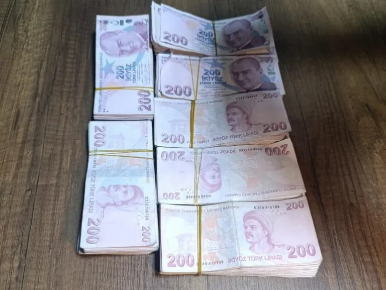 Harran’da hırsızlık zanlısı yakalandı, Çalınan paralar sahibine teslim edildi