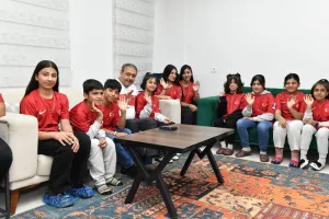 Şanlıurfa Valisi Şıldak çocuklarla milli maç coşkusu yaşadı!