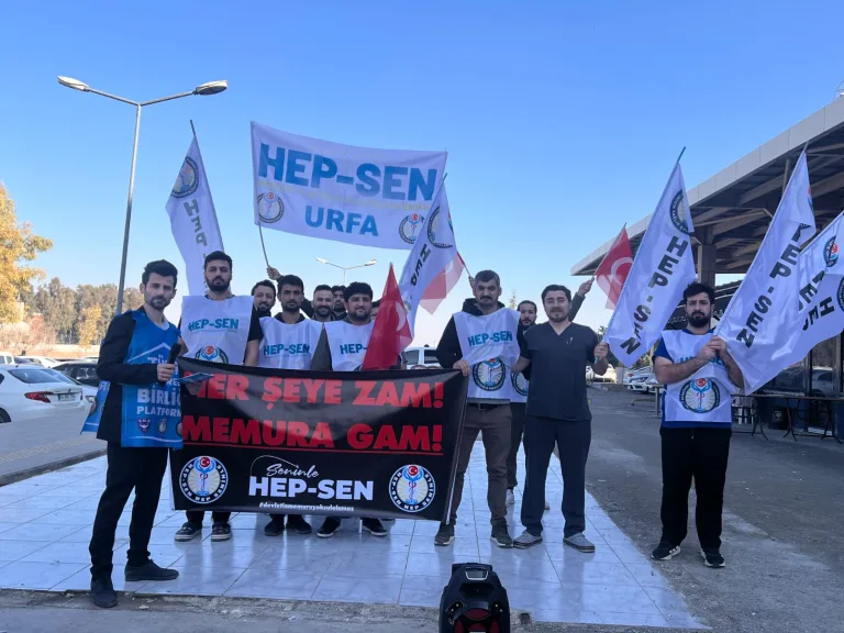 Şanlıurfa’da sağlık emekçileri ASM yönetmeliğini ve düşük zammı protesto etti