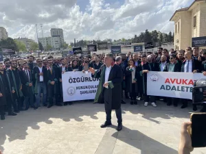 Şanlıurfa’da avukatlar saldırılara karşı cübbeleriyle yürüdü