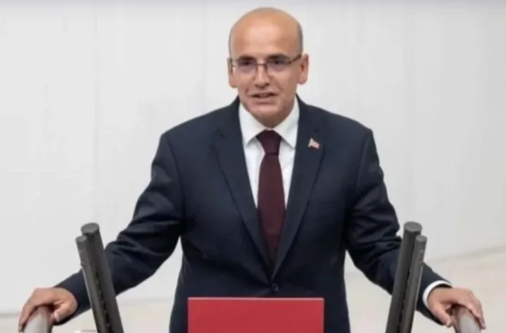 Bakan Şimşek’ten not artışı sonrası net mesaj: “Ekonomimiz olumlu döngüye girdi, Yenileri gelecek”