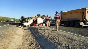 Şanlıurfa’da tarım işçilerini taşıyan minibüs devrildi: 20 yaralı
