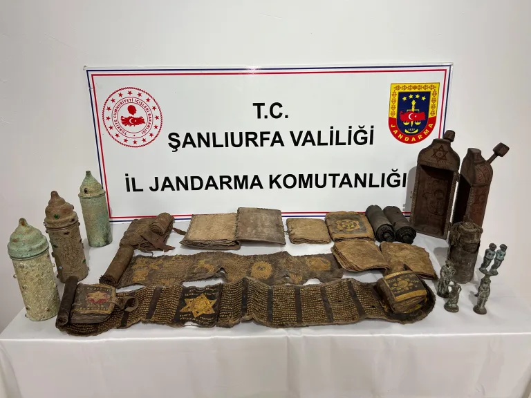 Şanlıurfa’da tarihi eser operasyonu: Çok sayıda heykel ve kitabe ele geçirildi