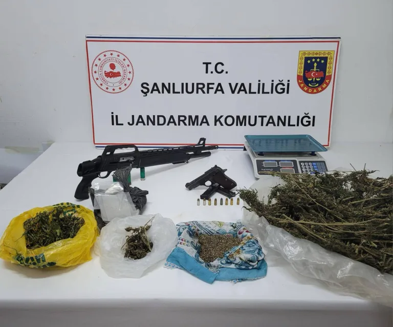 Şanlıurfa’da narkotik operasyonu: Silah ve yüklü miktarda uyuşturucu ele geçirildi