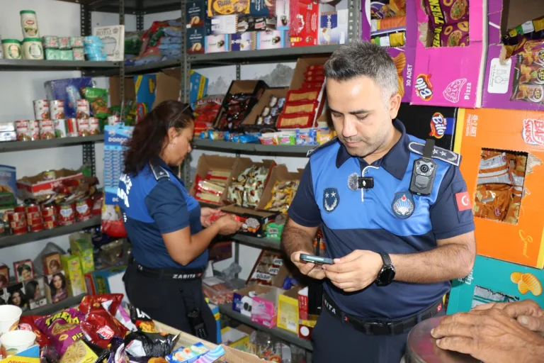 Haliliye’de okul çevresindeki bakkallara gıda denetimi: Son kullanma tarihi geçmiş ürünlere el konuldu