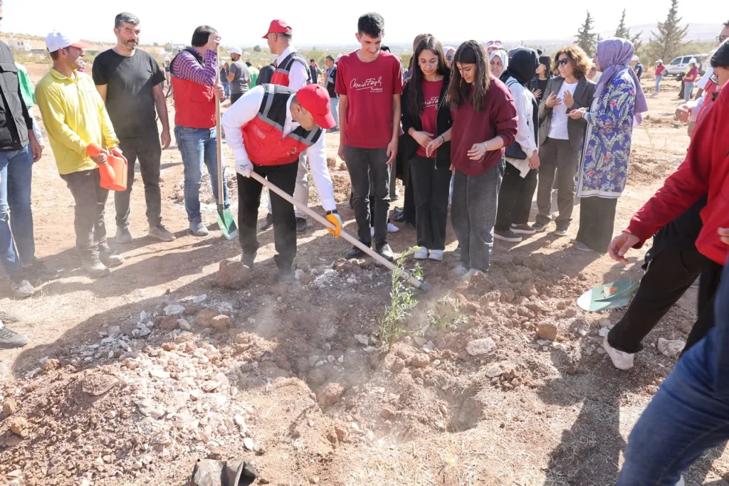 Karaköprü’de anlamlı iş birliği: Kadın çiftçiler için 5 bin fidan toprakla buluştu