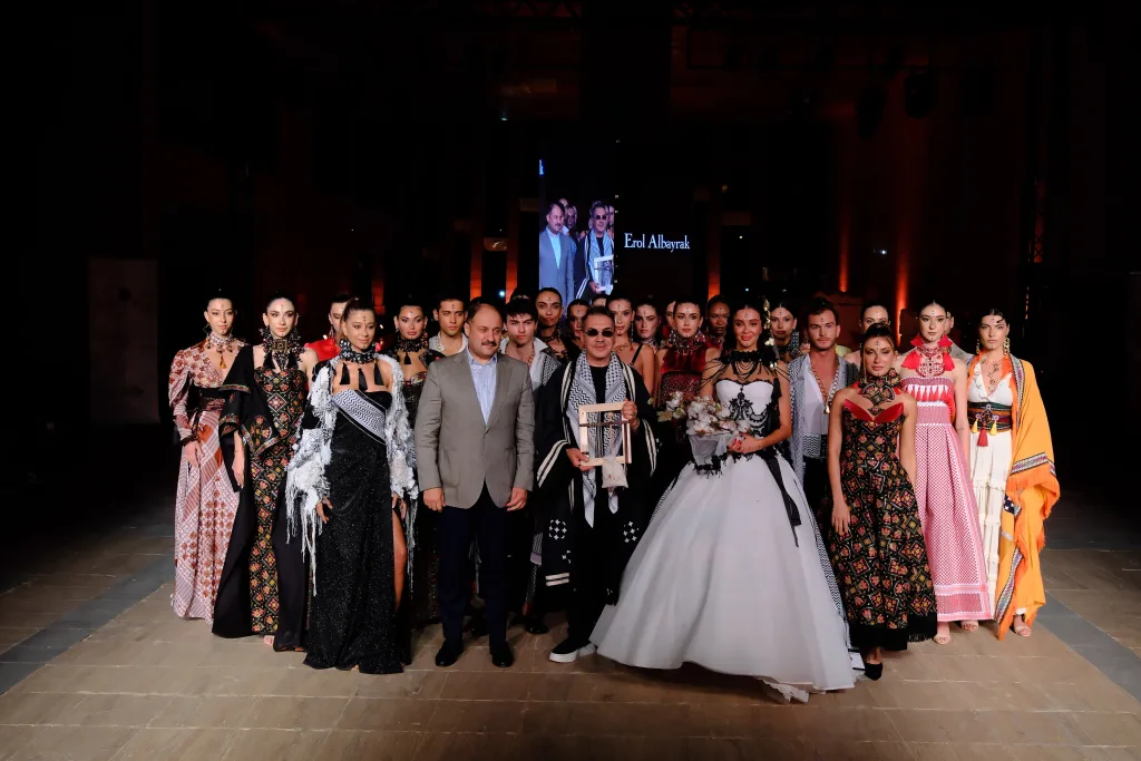 Şanlıurfa’nın “Beyaz Altını” podyumda göz kamaştırdı: “Moira by Urfa” defilesi nefes kesti