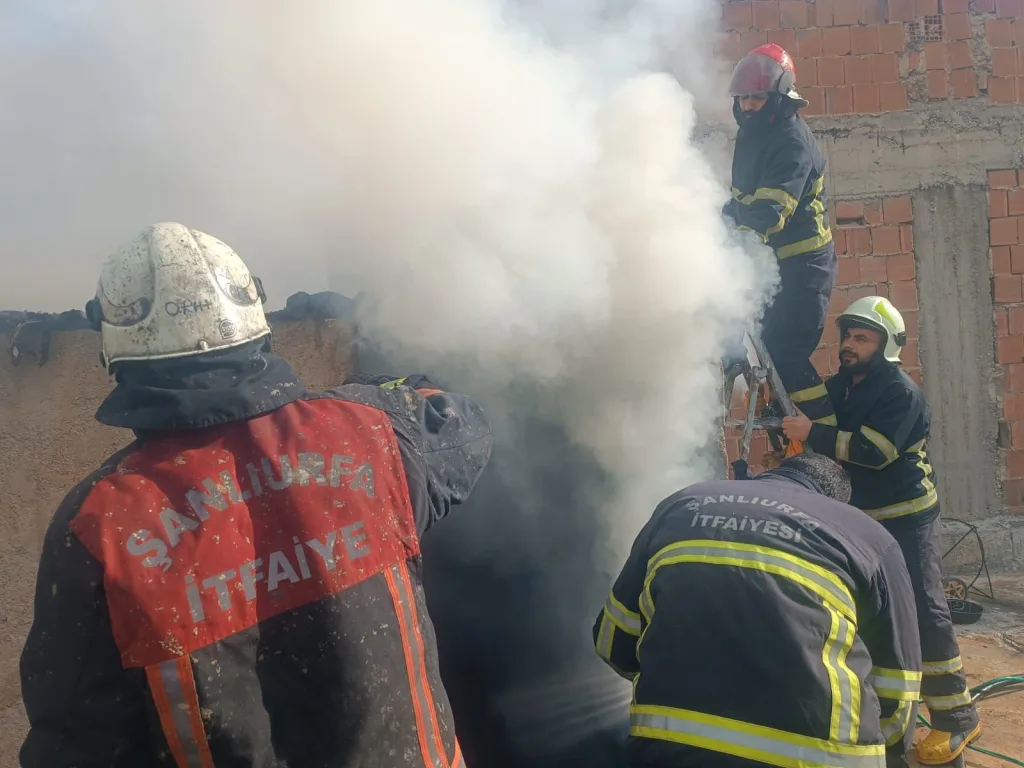 Şanlıurfa’da korkutan yangın: Alevlere teslim olan ev kullanılamaz hale geldi