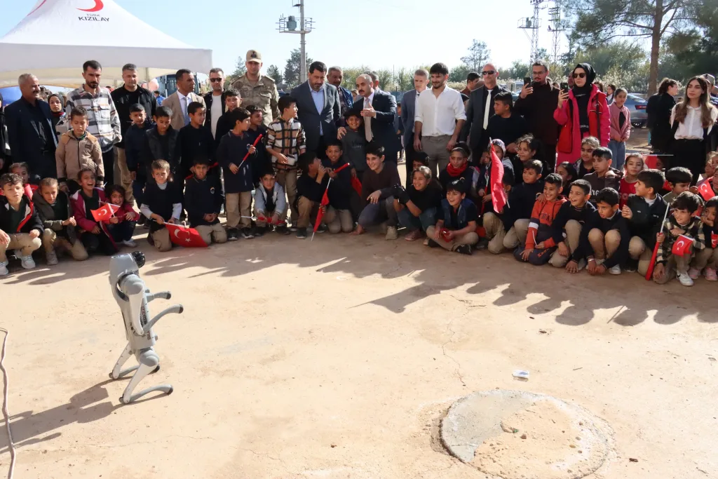 Akçakale kırsalında bilim şöleni: Öğrenciler robotik kodlama ve deneylerle tanıştı