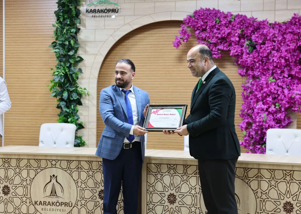 Karaköprü’de örnek işletmeler sektörel başarı belgesi ile ödüllendirildi