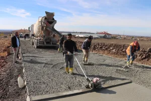 Siverek kırsalında ulaşım çilesi bitti: 12 kilometrelik yol betonla yenilendi