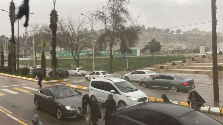 Şanlıurfa’da sağanak ve dolu esir aldı: Sürücüler ve vatandaşlar zor anlar yaşadı