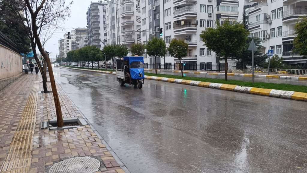 Şanlıurfa’da Sağanak yağış ve Fırtına etkili oluyor