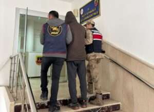 Şanlıurfa’da kesinleşmiş 5 yıl hapis cezasıyla aranan şahıs yakalandı